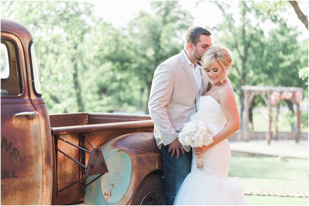 oak knoll ranch wedding - Dallas Wedding Photographer- kierstonignacio -www.katepease.com_0065